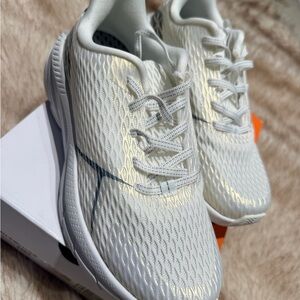 Women’s White Athletic Running Shoes NIB size 7